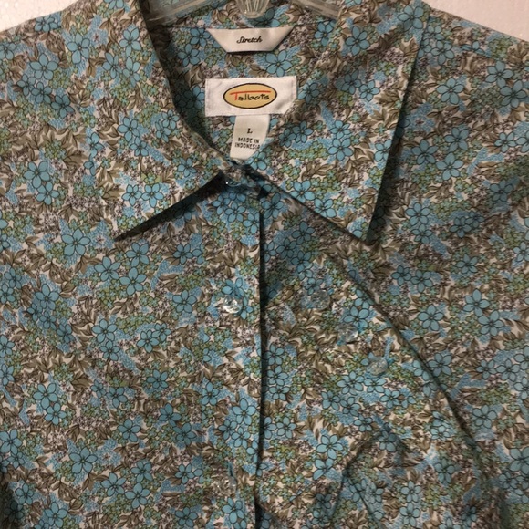 Talbots button up blouse, w / beautiful buttons. - Picture 4 of 4